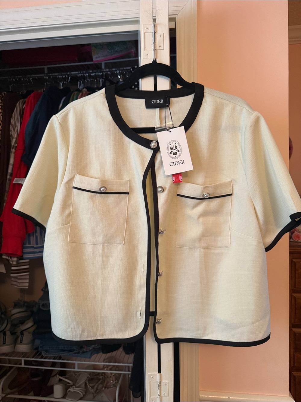 Cider Cream Short-Sleeve Jacket with Black Trim